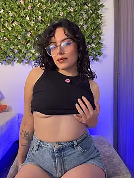 Katheerine online show from 12-19-25, 01:01