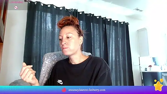 Snapshot of AnneNay chatting on 06-27-26, 05:51 AnneNay online show from 06-27-26, 05:51