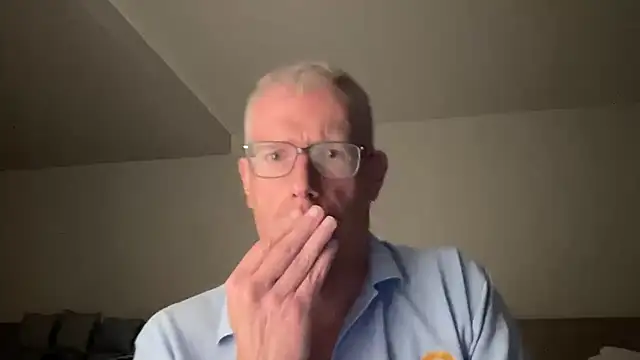 Snapshot of choupipat1 chatting on 04-28-26, 01:15 choupipat1 online show from 04-28-26, 01:15