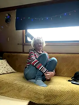 ladyboatlady online show from 12-17-25, 01:06