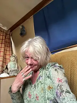 Snapshot of ladyboatlady chatting on 04-20-26, 05:59 ladyboatlady online show from 04-20-26, 05:59