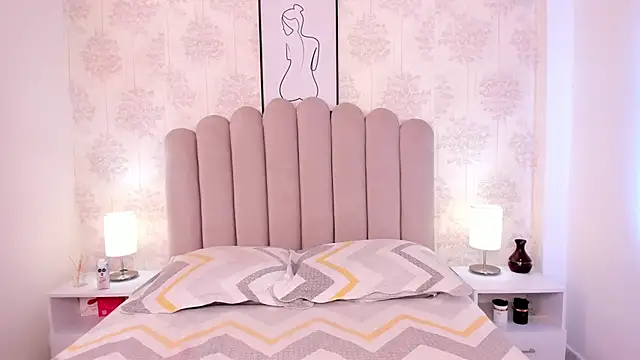 ShaynaHosk online show from 11-14-25, 08:40