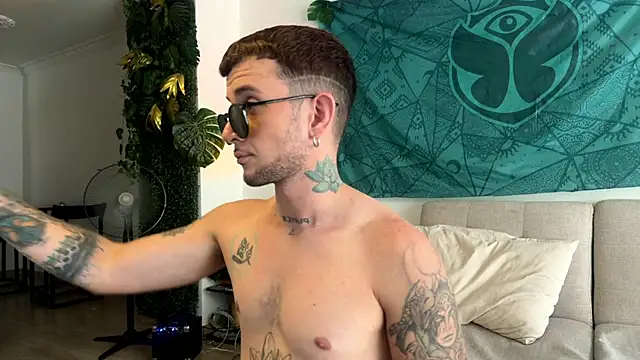 Snapshot of Neythancooper chatting on 11-10-25, 07:13 Neythancooper online show from 11-10-25, 07:13