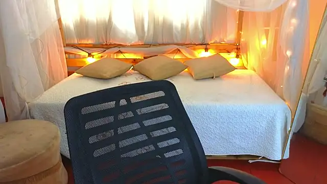 loreaniss online show from 10-22-25, 07:46