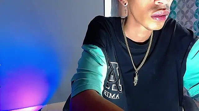 Snapshot of briamhoconor_xh chatting on 06-17-26, 03:53 briamhoconor xh online show from 06-17-26, 03:53
