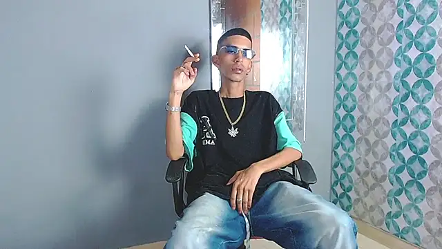 Snapshot of briamhoconor_xh chatting on 06-19-26, 03:33 briamhoconor xh online show from 06-19-26, 03:33
