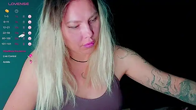 Snapshot of frankiefoxie_ chatting on 10-16-25, 04:19 frankiefoxie online show from 10-16-25, 04:19
