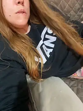 Snapshot of Lazinha18 chatting on 09-27-25, 03:44 Lazinha18 online show from 09-27-25, 03:44