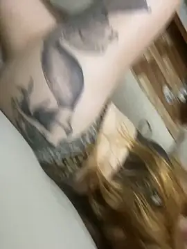 Snapshot of Lazinha18 chatting on 10-18-25, 12:13 Lazinha18 online show from 10-18-25, 12:13