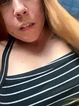 Snapshot of Lazinha18 chatting on 10-23-25, 05:33 Lazinha18 online show from 10-23-25, 05:33