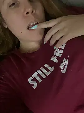 Snapshot of Lazinha18 chatting on 10-31-25, 03:29 Lazinha18 online show from 10-31-25, 03:29