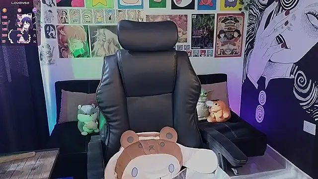 Yuhwan  online show from 11-22-25, 07:35