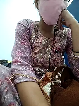 Snapshot of Miss-0012 chatting on 11-13-25, 04:39 Miss-0012 online show from 11-13-25, 04:39