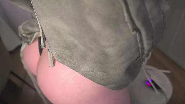 lisa schiele online show from 03-22-26, 08:23