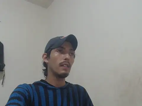 Snapshot of snackontime18 chatting on 07-16-26, 05:02 snackontime18 online show from 07-16-26, 05:02
