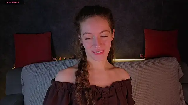 Snapshot of Agnes_Wells chatting on 05-11-26, 03:12 Agnes Wells online show from 05-11-26, 03:12