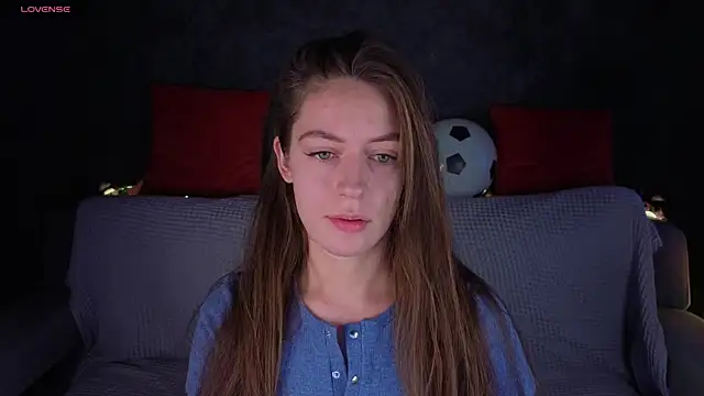 Snapshot of Agnes_Wells chatting on 06-15-26, 01:08 Agnes Wells online show from 06-15-26, 01:08