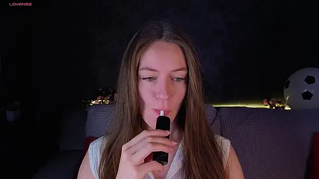 Snapshot of Agnes_Wells chatting on 06-20-26, 01:09 Agnes Wells online show from 06-20-26, 01:09
