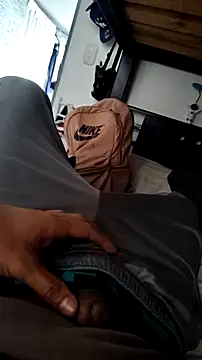 Snapshot of Davig4 chatting on 09-19-25, 10:32 Davig4 online show from 09-19-25, 10:32