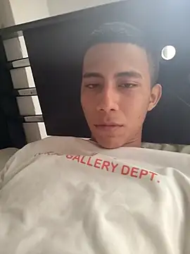 Snapshot of Davig4 chatting on 10-10-25, 05:56 Davig4 online show from 10-10-25, 05:56