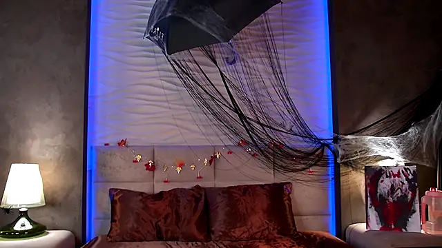 AriWild online show from 10-31-25, 04:57