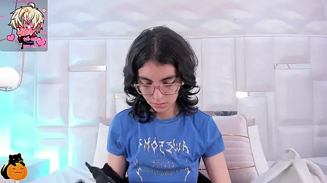 Im Molly Angel online show from 10-26-25, 03:07