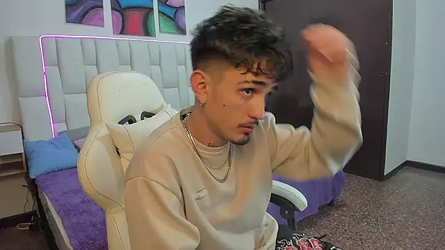 nextboywell1 online show from 04-07-26, 03:07