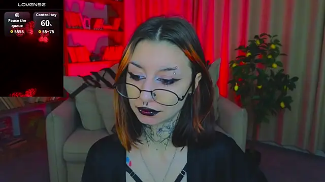 Snapshot of Mistress__Marcelline chatting on 04-19-26, 01:27 Mistress Marcelline online show from 04-19-26, 01:27