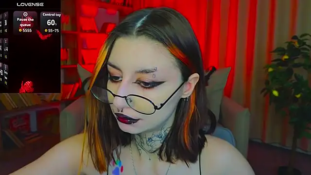 Snapshot of Mistress__Marcelline chatting on 04-20-26, 02:36 Mistress Marcelline online show from 04-20-26, 02:36