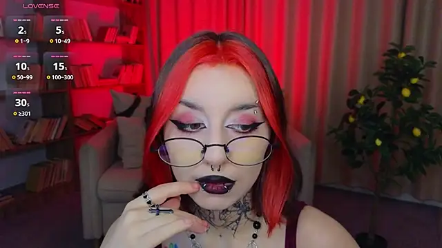 Snapshot of Mistress__Marcelline chatting on 05-07-26, 01:55 Mistress Marcelline online show from 05-07-26, 01:55