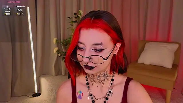 Snapshot of Mistress__Marcelline chatting on 05-08-26, 02:28 Mistress Marcelline online show from 05-08-26, 02:28
