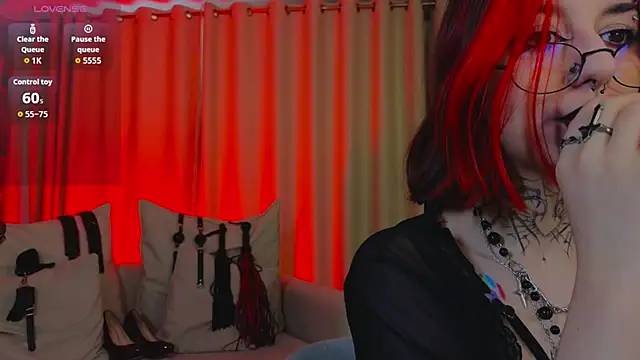 Snapshot of Mistress__Marcelline chatting on 05-09-26, 02:17 Mistress Marcelline online show from 05-09-26, 02:17