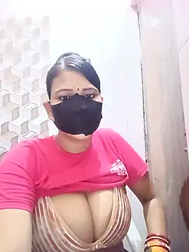 Snapshot of varnika chatting on 06-12-26, 10:47 varnika online show from 06-12-26, 10:47