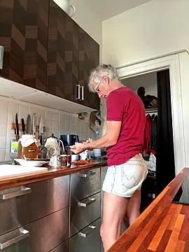 Snapshot of SexyLeon8 chatting on 09-22-25, 12:18 SexyLeon8 online show from 09-22-25, 12:18