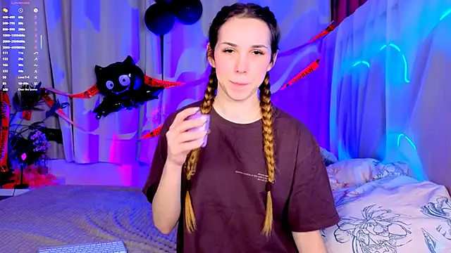 -CindyLou online show from 10-31-25, 08:43