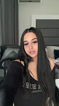 LilMisIndianx online show from 04-19-26, 01:32