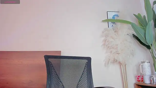 Niicol Jenner online show from 04-15-26, 07:58