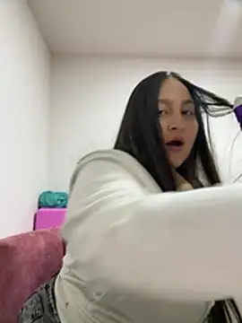 Abby Collings online show from 04-17-26, 01:36