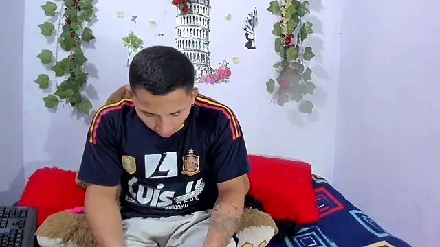 NataliaAndJulliam online show from 02-12-26, 05:02