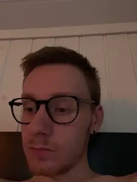 Snapshot of OddSverre chatting on 11-25-25, 11:32 OddSverre online show from 11-25-25, 11:32