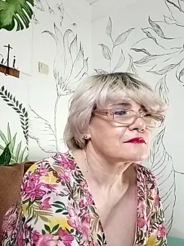 Catty Lady online show from 05-18-26, 07:31