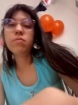 lareinalareinadelanal online show from 10-26-25, 01:39