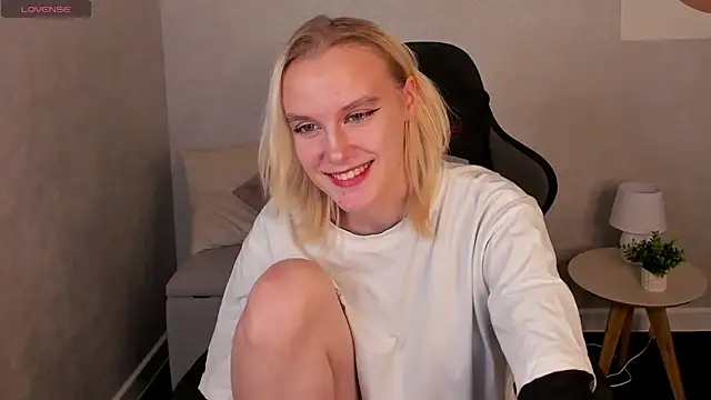 Carolin Miller online show from 10-22-25, 04:57