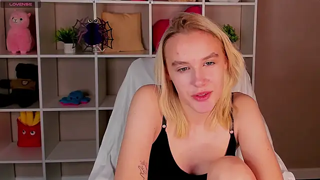 Carolin Miller online show from 10-27-25, 01:42