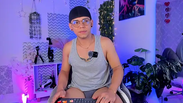 jhosepMoreno online show from 04-20-26, 03:04