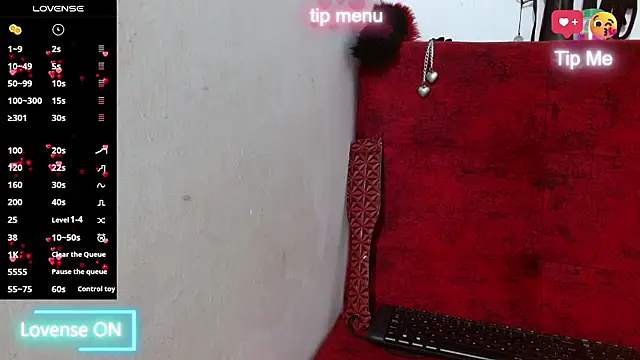 Snapshot of naomi_powel chatting on 01-19-26, 03:32 naomi powel online show from 01-19-26, 03:32