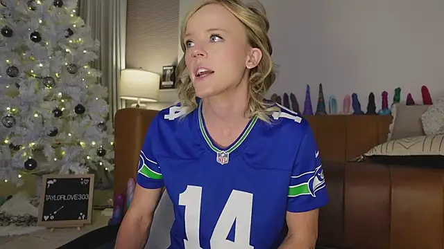 Snapshot of Taylorlove303 chatting on 12-18-25, 11:05 Taylorlove303 online show from 12-18-25, 11:05