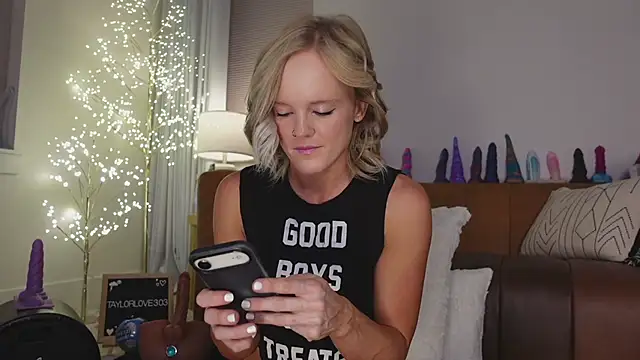 Snapshot of Taylorlove303 chatting on 01-07-26, 10:51 Taylorlove303 online show from 01-07-26, 10:51