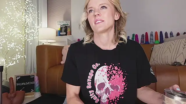 Snapshot of Taylorlove303 chatting on 02-06-26, 11:02 Taylorlove303 online show from 02-06-26, 11:02