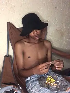 Snapshot of Tetrete chatting on 11-06-25, 12:00 Tetrete online show from 11-06-25, 12:00